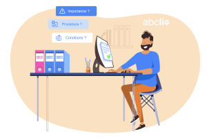 Un homme barbu sur son bureau avec ces comptes annuel qui son en cours de traitement